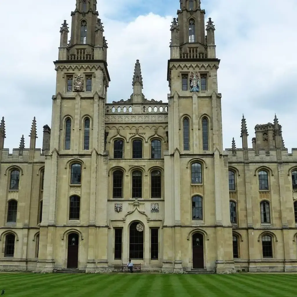 Explore The British Isles in Depth for 23 days with Cosmos and discover unforgettable experiences - Photo 2