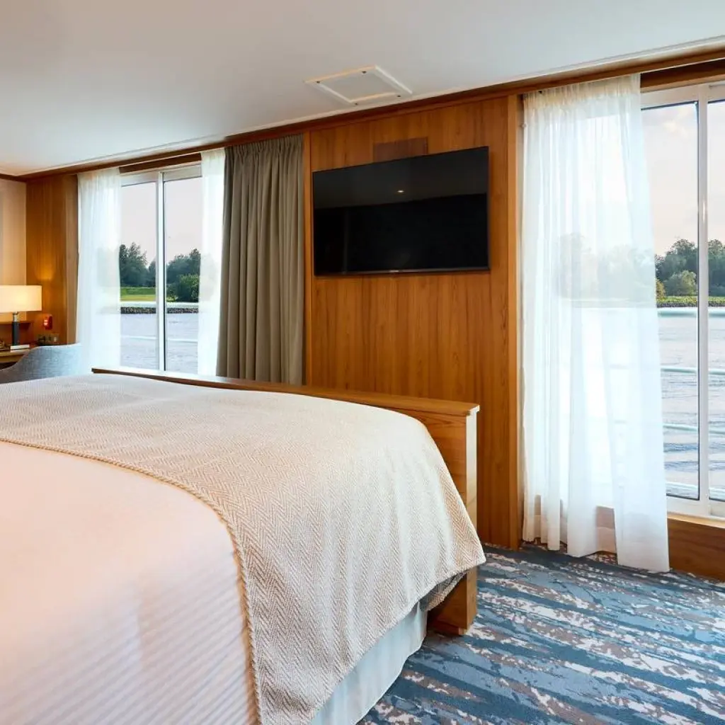 Explore Classic Danube, Vienna  - Vienna, MS Swiss Splendor 5* for 8 days with Crucemundo  and discover unforgettable experiences - Photo 2