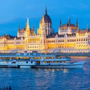 Explore Donaumetropolen zur Vorweihnachtszeit for 6 days with DCS Touristik and discover unforgettable experiences - Photo 7