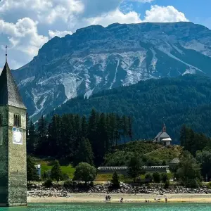 Explore Fall/Spring Swiss Alps Mountain Passes Driving Tour: Pre-set sat-nav guided for 6 days with EPIKdrives and discover unforgettable experiences - Photo 5