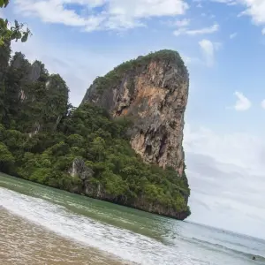Explore Laos to Thailand: Night Markets & Mekong Cruising for 11 days with G Adventures and discover unforgettable experiences - Photo 4