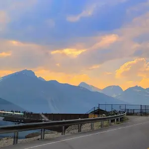 Explore Personal Retreat: 7 Days of Bliss in the Canadian Rockies for 7 days with Globalduniya and discover unforgettable experiences - Photo 4