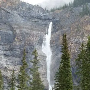 Explore Great Resorts of the Canadian Rockies with the Rocky Mountaineer for 10 days with Globus and discover unforgettable experiences - Photo 2