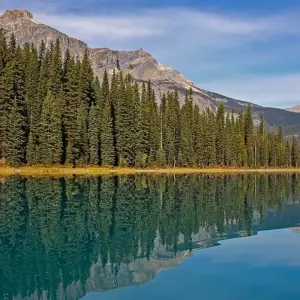 Explore Great Resorts of the Canadian Rockies with the Rocky Mountaineer for 10 days with Globus and discover unforgettable experiences - Photo 3
