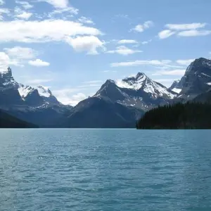 Explore Great Resorts of the Canadian Rockies with the Rocky Mountaineer for 10 days with Globus and discover unforgettable experiences - Photo 5